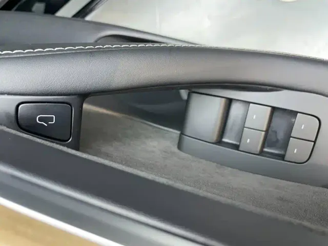 Tesla Model 3 — Фото автомобиля 20