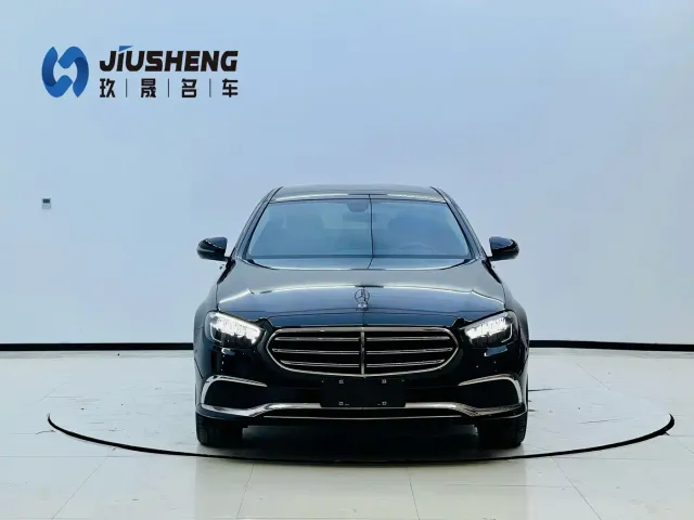 Mercedes-Benz E-Class — Фото автомобиля 2