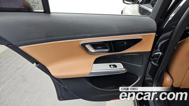 Mercedes-Benz E-Class — Фото автомобиля 24