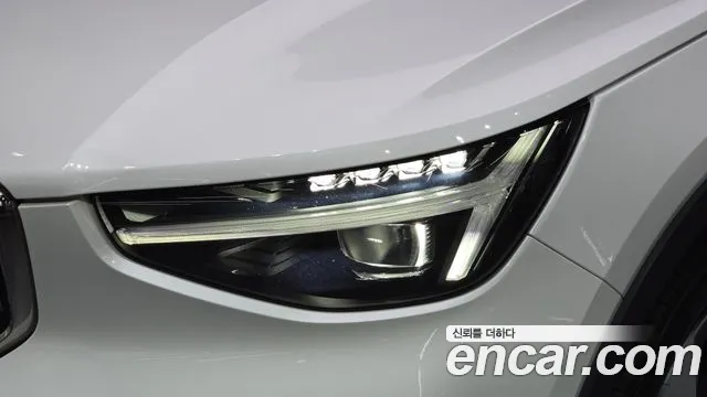Volvo XC40 — Фото автомобиля 7