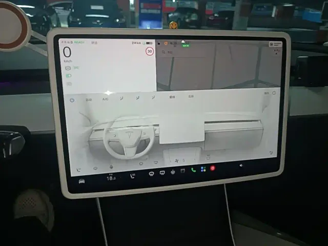 Tesla Model 3 — Фото автомобиля 12