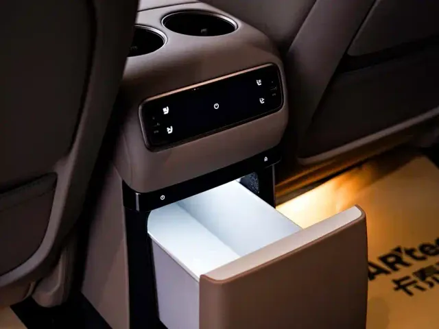 Li Auto i8 — Фото автомобиля 22