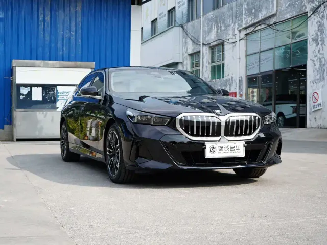 BMW 5 Series — Фото автомобиля 2
