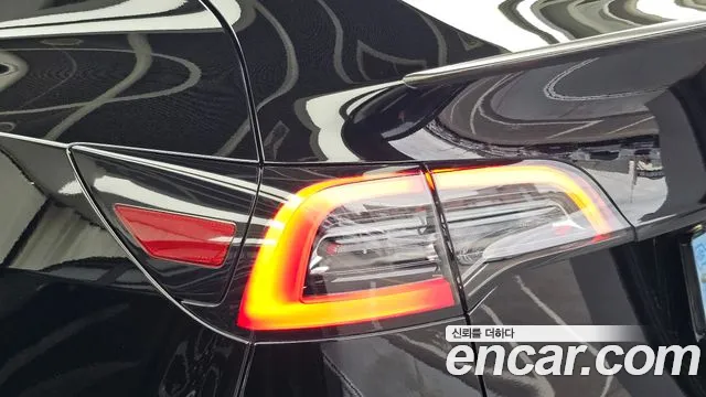 Tesla Model Y — Фото автомобиля 8