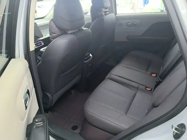 Leapmotor B10 — Фото автомобиля 16