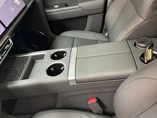 Li Auto L8 — Фото автомобиля 11