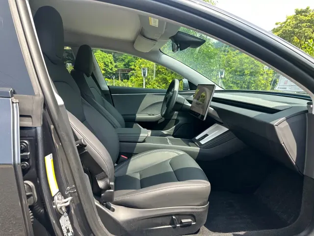 Tesla Model 3 — Фото автомобиля 6