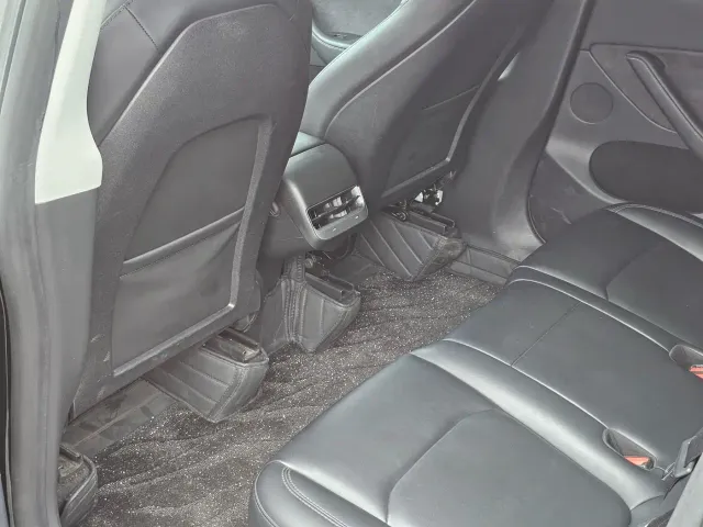 Tesla Model Y — Фото автомобиля 12
