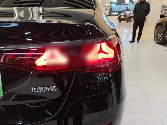Mercedes-Benz E-Class — Фото автомобиля 7