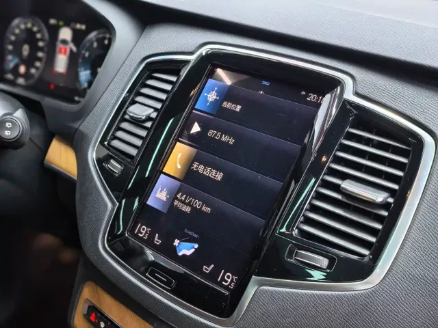Volvo XC90 — Фото автомобиля 25