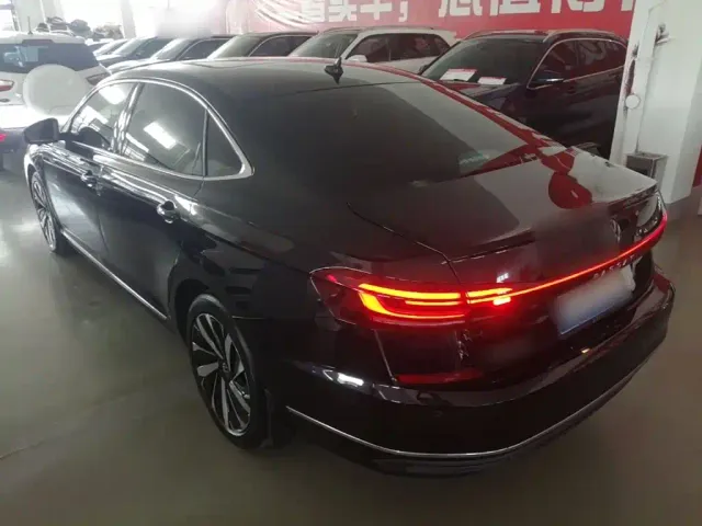 Volkswagen Passat — Фото автомобиля 4