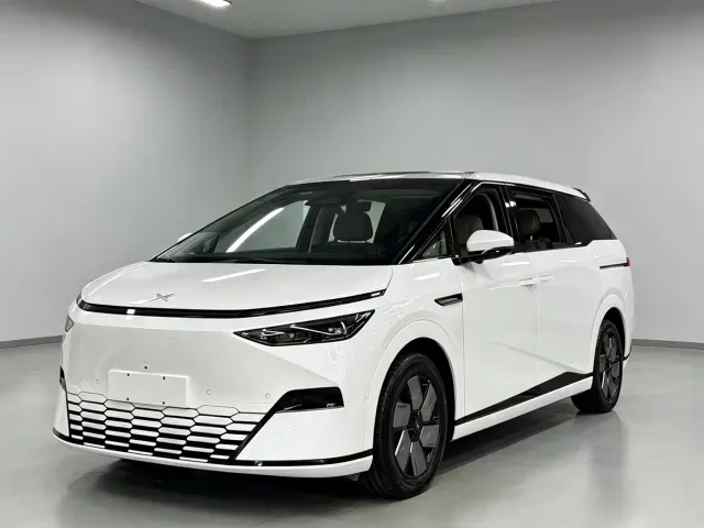 Фотография автомобиля — Xpeng X9
