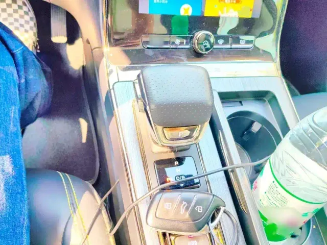 Roewe RX5 — Фото автомобиля 6