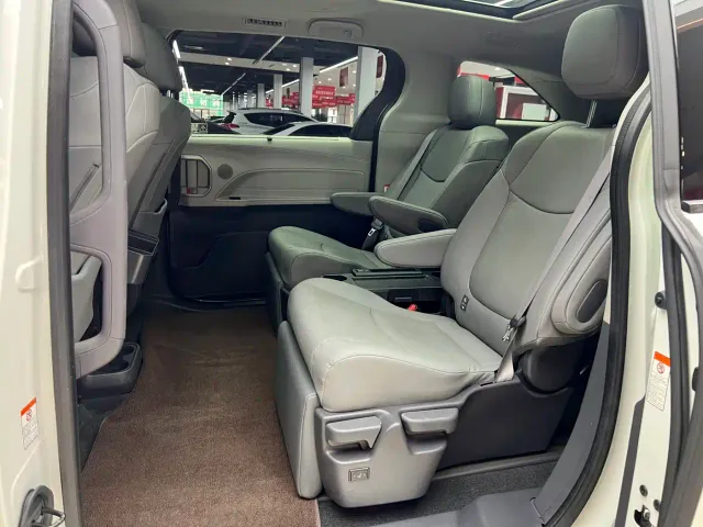 Toyota Granvia — Фото автомобиля 13