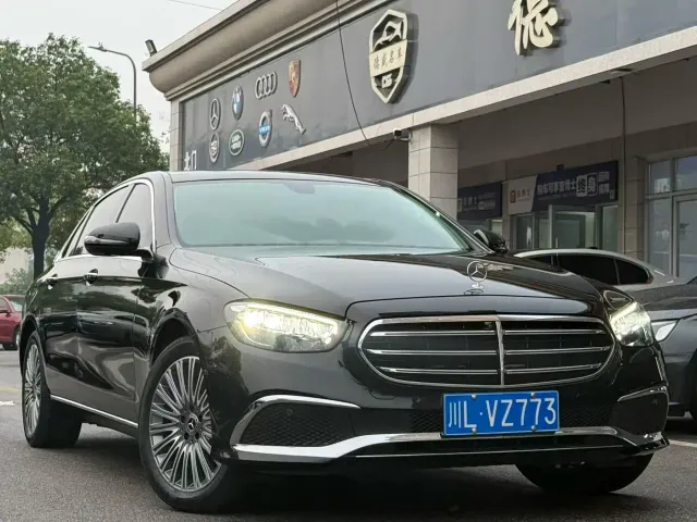 Mercedes-Benz E-Class — Фото автомобиля 2