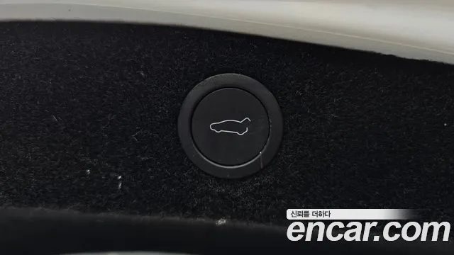 Tesla Model 3 — Фото автомобиля 8
