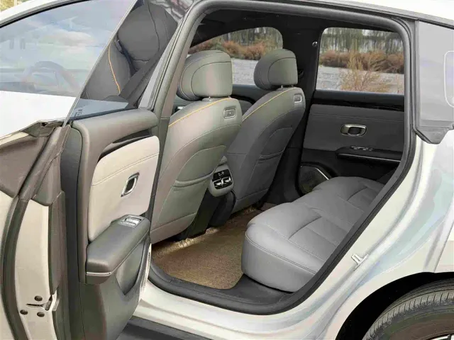 Changan Qiyuan A06 — Фото автомобиля 8