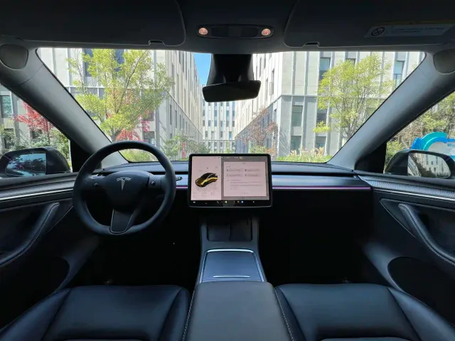 Tesla Model Y — Фото автомобиля 5
