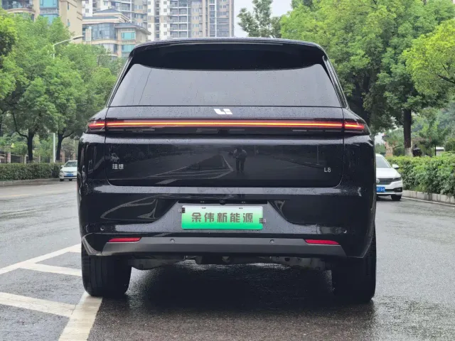 Li Auto L8 — Фото автомобиля 14