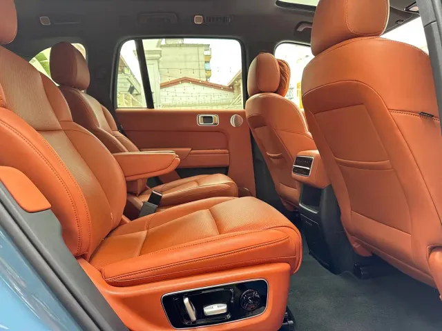 Li Auto L8 — Фото автомобиля 12