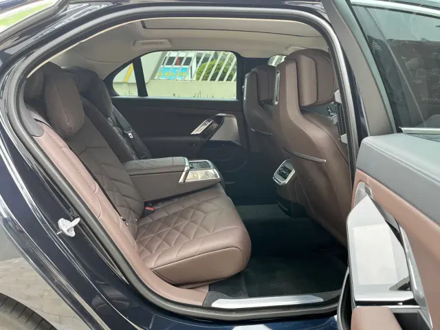 BMW 7 Series — Фото автомобиля 21