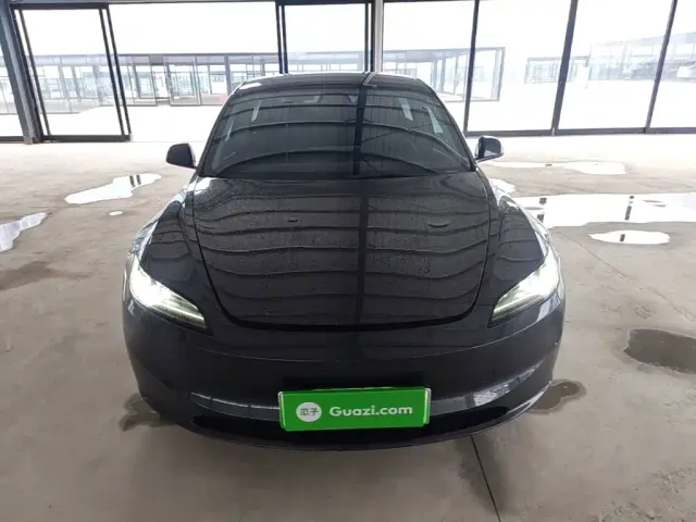 Tesla Model 3 — Фото автомобиля 2