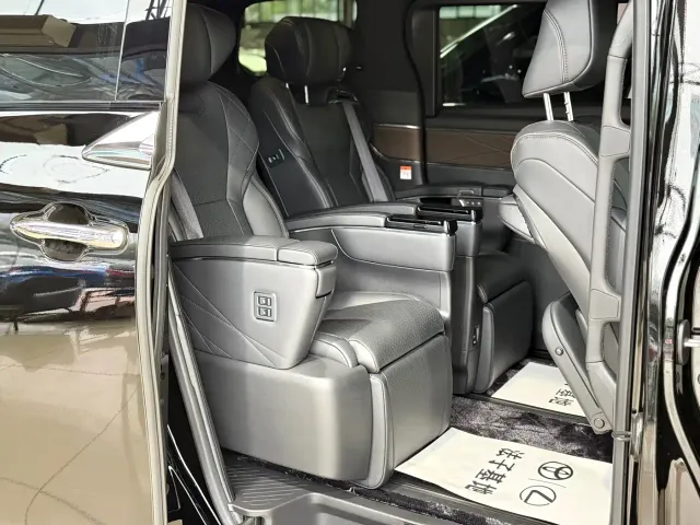 Toyota Alphard 2024 Hybrid 2.5L Prestige Edition — Фото автомобиля 12