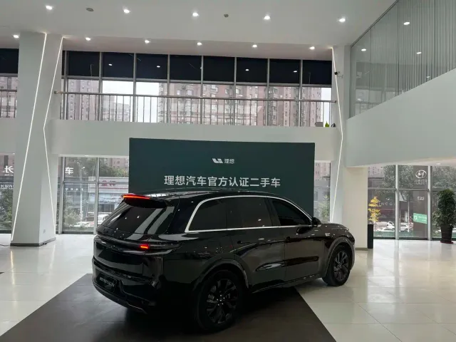 Li Auto L8 — Фото автомобиля 3