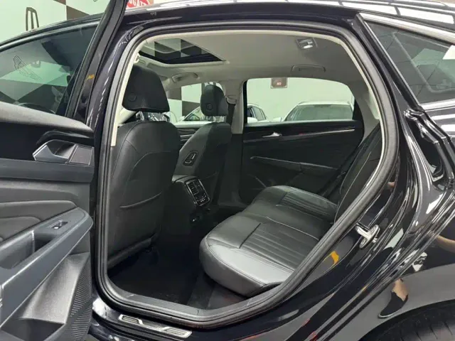 Volkswagen Passat — Фото автомобиля 8