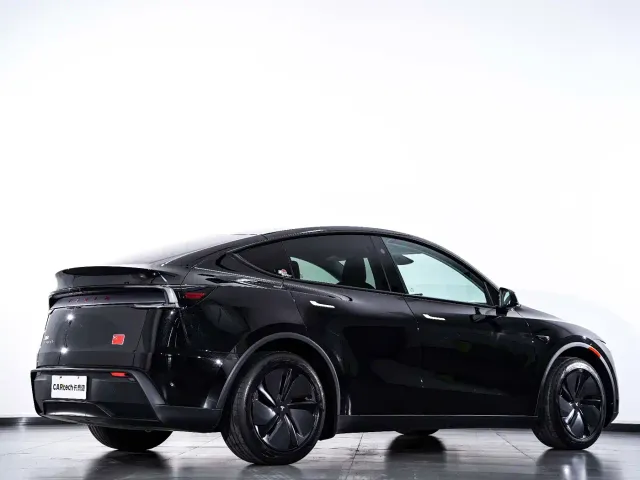 Tesla Model Y — Фото автомобиля 28