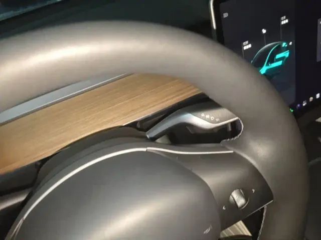 Tesla Model Y — Фото автомобиля 13