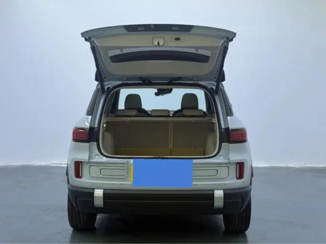 Geely ICON — Фото автомобиля 12