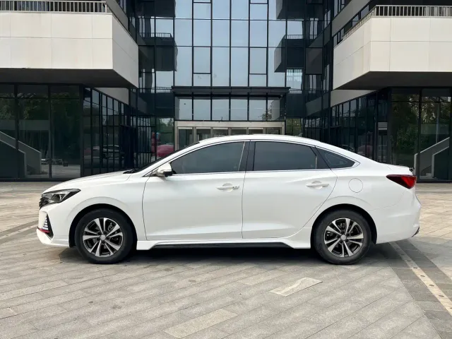 Changan Eado — Фото автомобиля 3