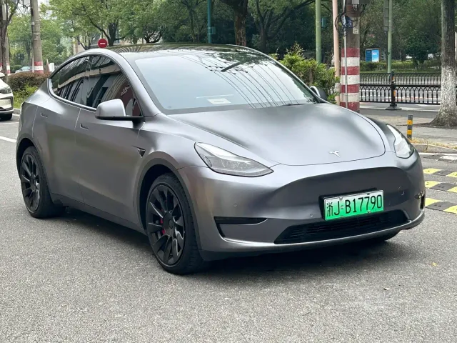 Tesla Model Y — Фото автомобиля 11