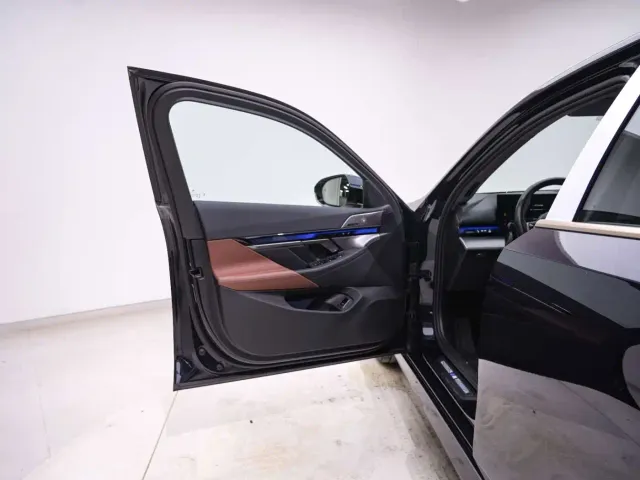 BMW 5 Series — Фото автомобиля 9