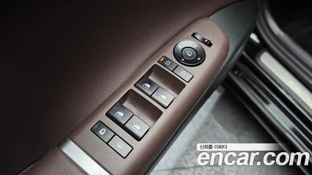 Hyundai Grandeur Grandeur (GN7) 2.5 Бензин 2WD — Фото автомобиля 25