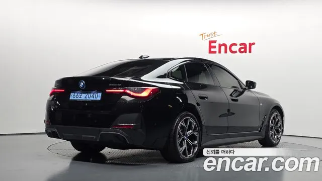 BMW i4 — Фото автомобиля 2