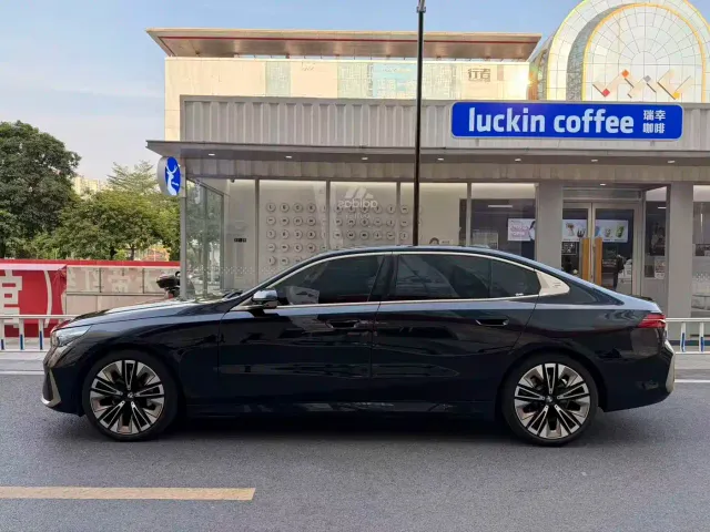 BMW 5 Series — Фото автомобиля 3