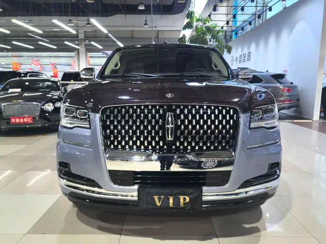 Lincoln Navigator One — Фото автомобиля 2