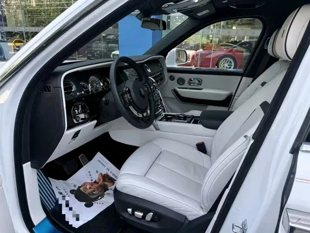 Rolls-Royce Cullinan — Фото автомобиля 12