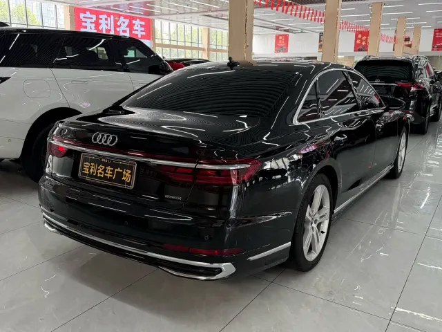 Audi A8 — Фото автомобиля 7