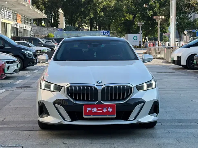 BMW 5 Series — Фото автомобиля 2