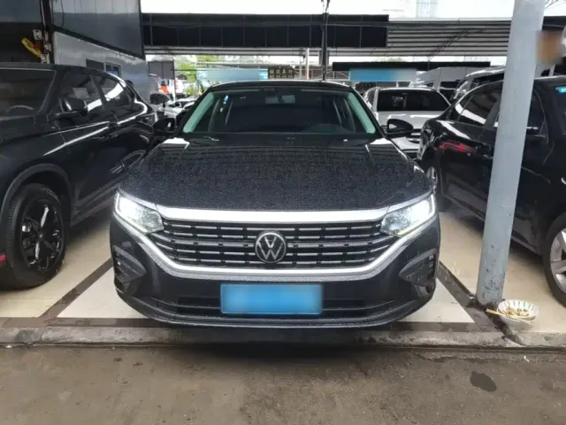 Volkswagen Passat — Фото автомобиля 2