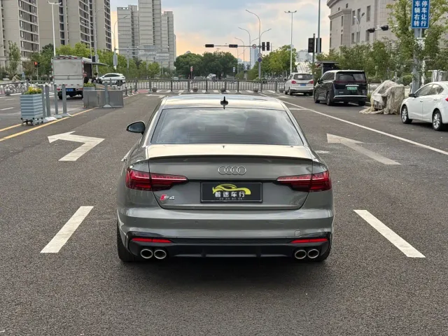 Audi S4 — Фото автомобиля 4