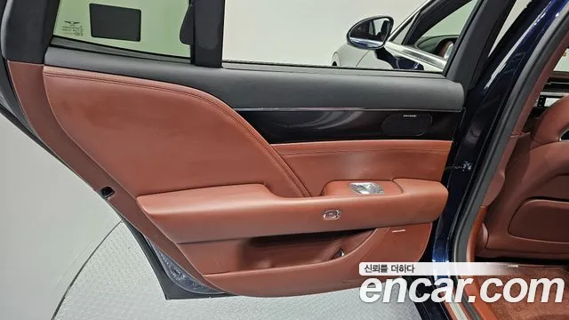 Genesis G90 Бензин 3.5 турбо AWD — Фото автомобиля 22