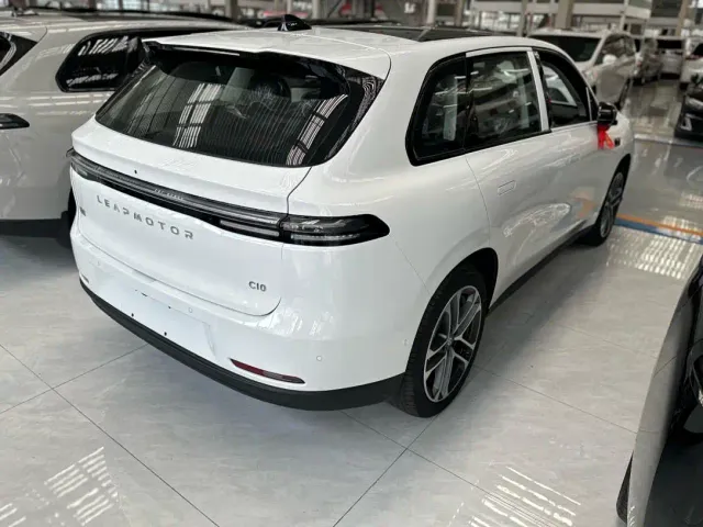 Leapmotor C10 — Фото автомобиля 20