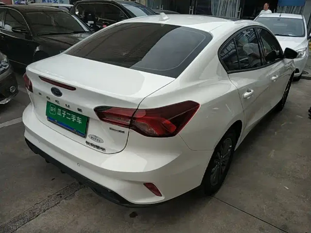 Ford Focus — Фото автомобиля 6