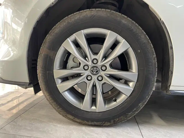 Toyota Sienna — Фото автомобиля 27