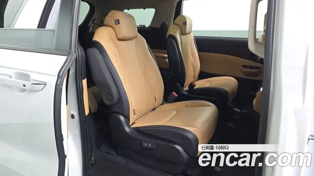 Kia Carnival Generation 4 — Фото автомобиля 13