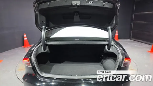 Hyundai Grandeur Grandeur (New) Hybrid — Фото автомобиля 20
